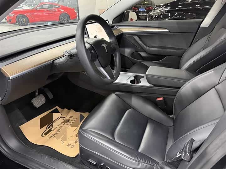 Фото 4 - Tesla Model 3