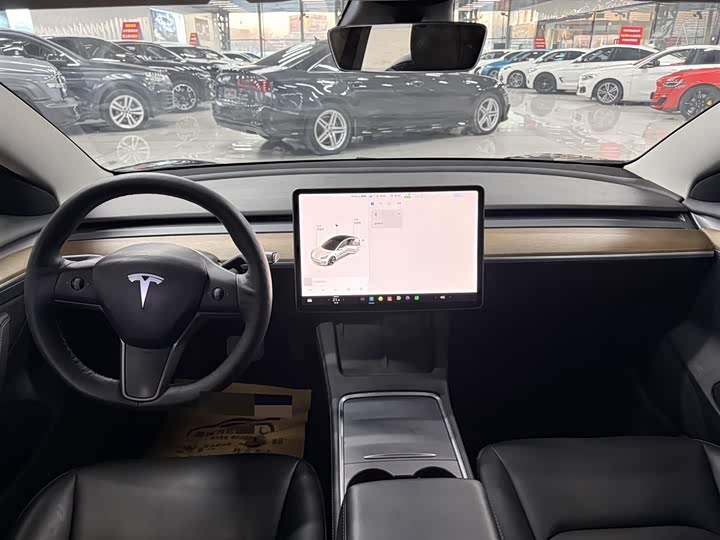 Фото 6 - Tesla Model 3