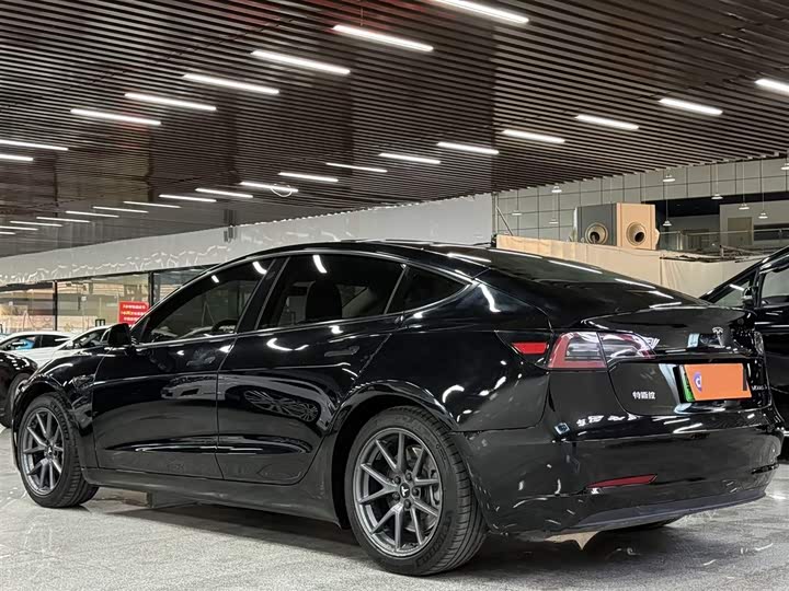 Фото 9 - Tesla Model 3