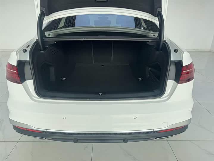 Фото 6 - Audi A4L