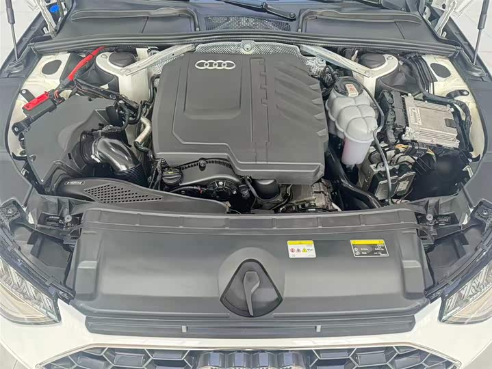 Фото 9 - Audi A4L