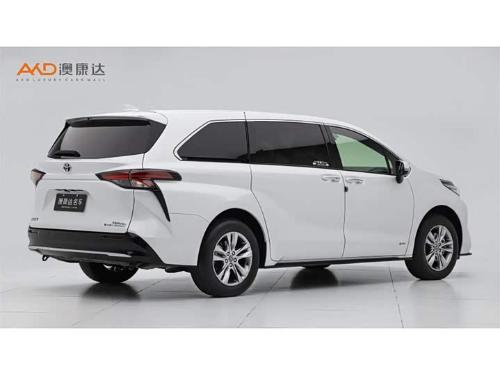 Фото 3 - Toyota Sienna