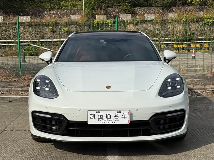 Фото 1 - Porsche Panamera