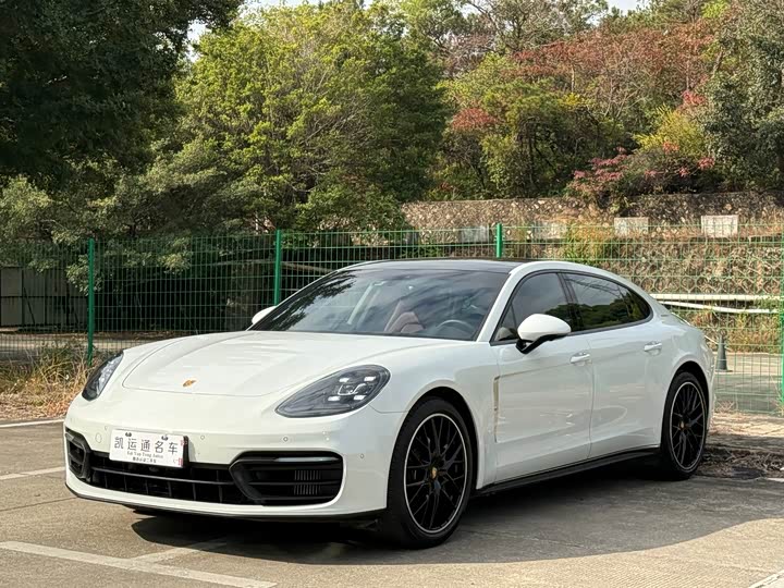 Фото 2 - Porsche Panamera