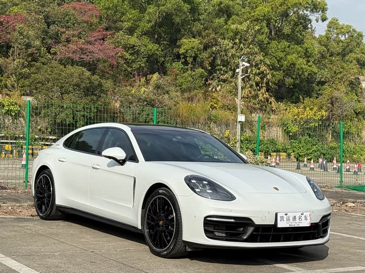 Фото 3 - Porsche Panamera
