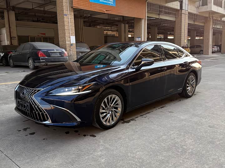 Фото 3 - Lexus ES