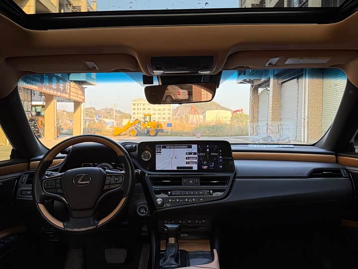 Фото 6 - Lexus ES