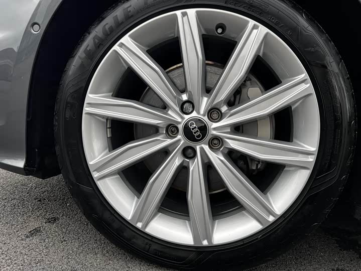 Фото 7 - Audi A6L