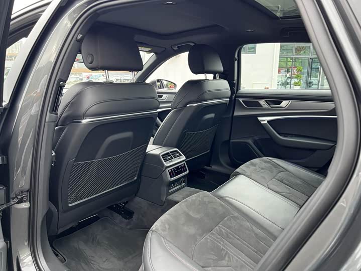 Фото 8 - Audi A6L