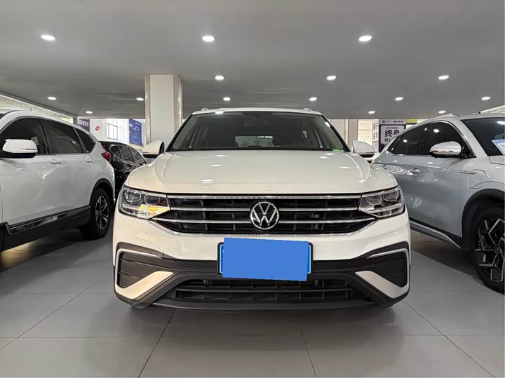 Фото 2 - Volkswagen Tiguan L Pro