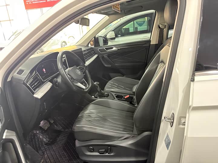 Фото 7 - Volkswagen Tiguan L Pro