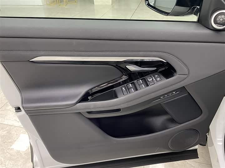 Фото 9 - Land Rover Range Rover Evoque L