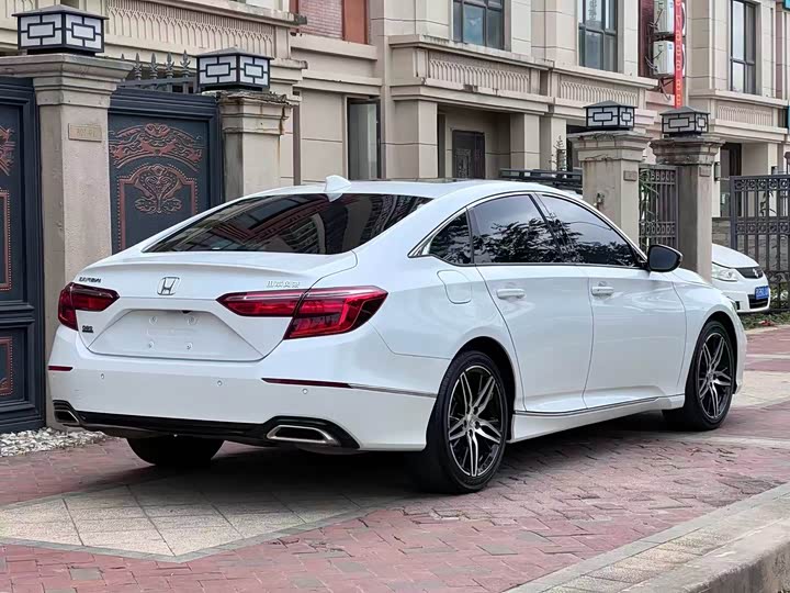 Фото 7 - Honda Inspire