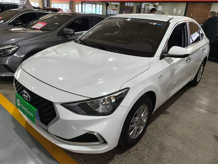 Фото 2 - Hyundai Celesta