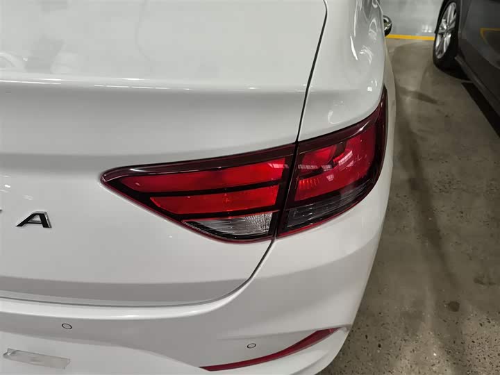 Фото 8 - Hyundai Celesta