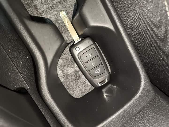 Фото 9 - Hyundai Celesta