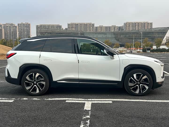 Фото 7 - Nio ES6