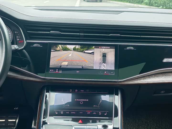 Фото 8 - Audi Q7