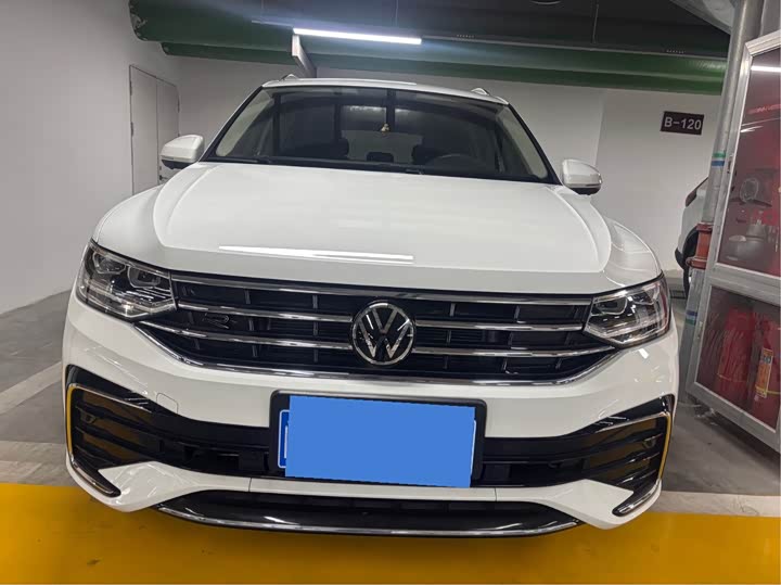 Фото 2 - Volkswagen Tiguan L Pro