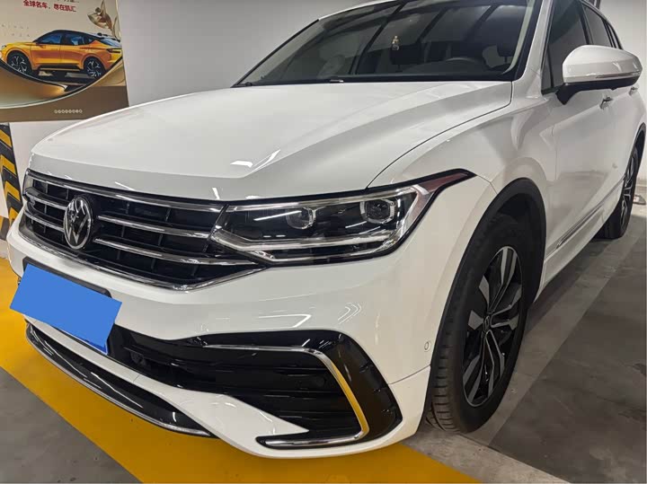 Фото 3 - Volkswagen Tiguan L Pro