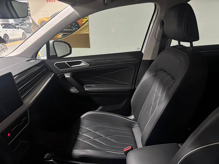 Фото 5 - Volkswagen Tiguan L Pro