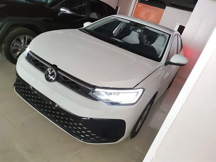 Фото 1 - Volkswagen Lavida