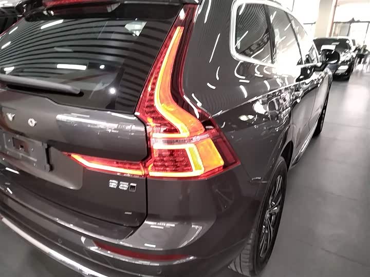 Фото 8 - Volvo XC60