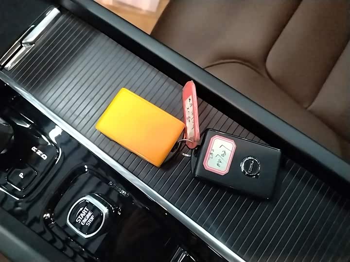 Фото 9 - Volvo XC60