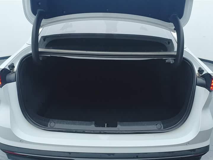 Фото 4 - Geely Galaxy L6