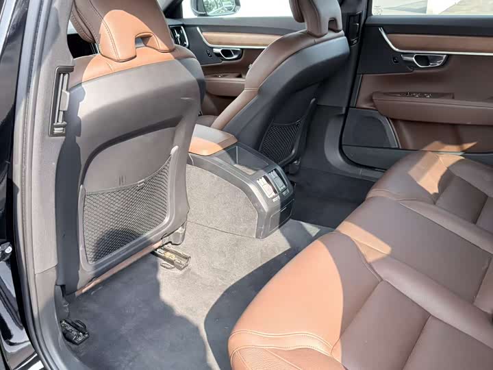 Фото 7 - Volvo S90