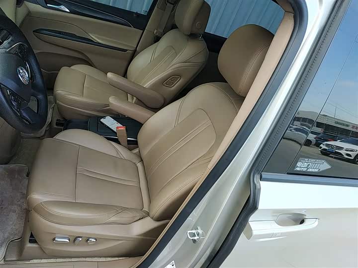 Фото 7 - Buick GL8 ES