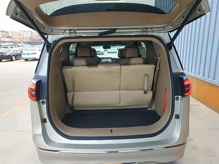 Фото 9 - Buick GL8 ES