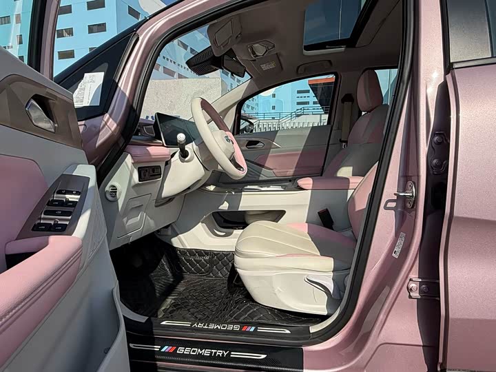 Фото 4 - Geely Geometry E Firefly