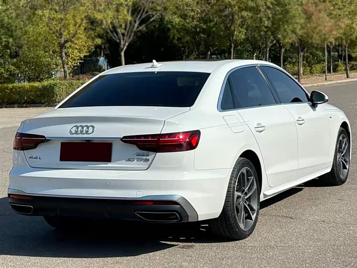 Фото 4 - Audi A4L