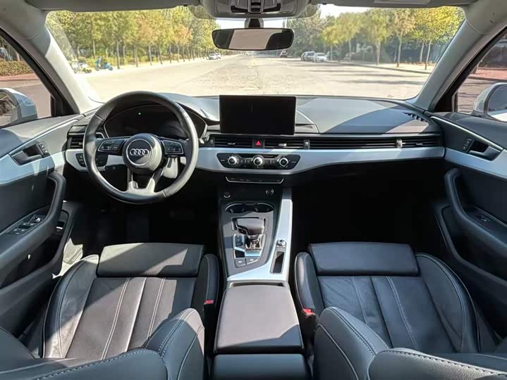Фото 8 - Audi A4L