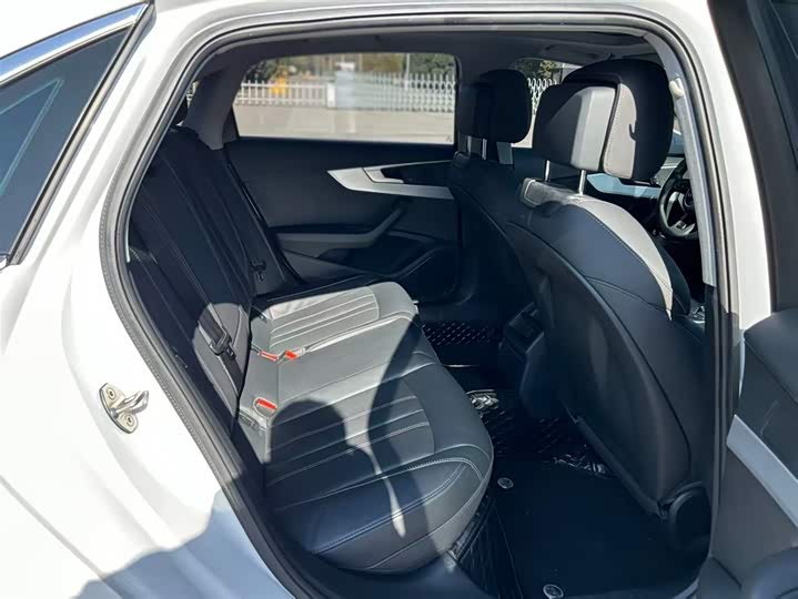 Фото 9 - Audi A4L