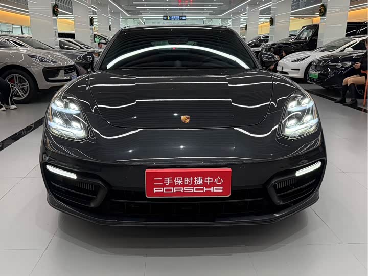Фото 2 - Porsche Panamera