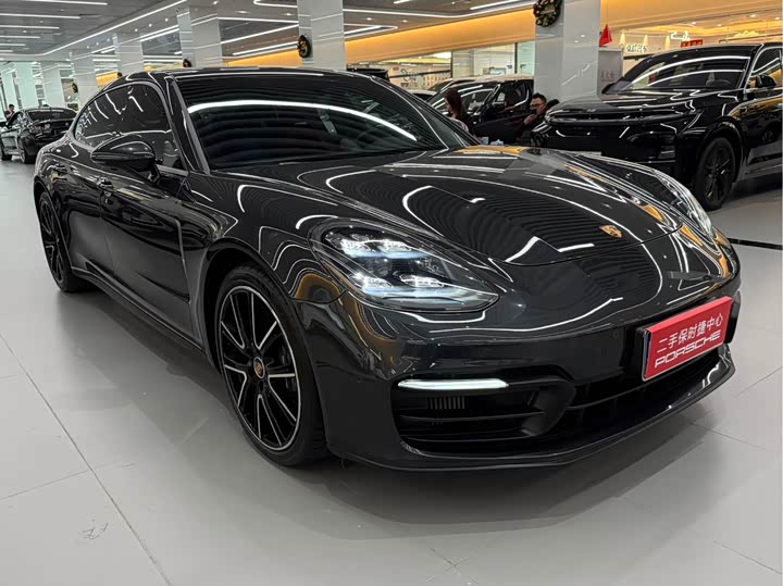Фото 3 - Porsche Panamera