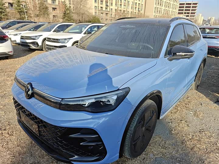 Фото 2 - Volkswagen Tiguan L Pro