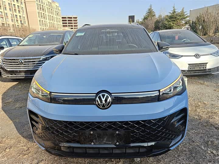 Фото 3 - Volkswagen Tiguan L Pro