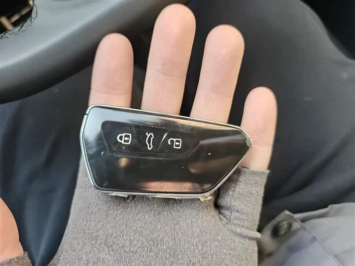 Фото 9 - Volkswagen Tiguan L Pro