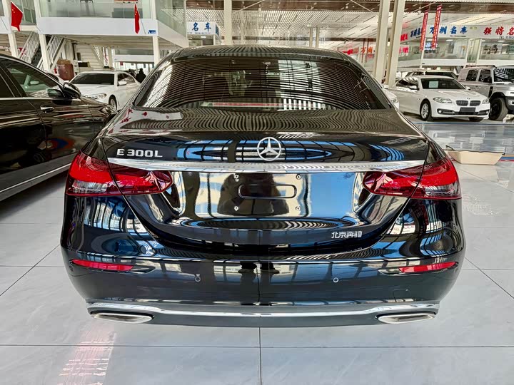 Photo 3 - Mercedes-Benz E-Class