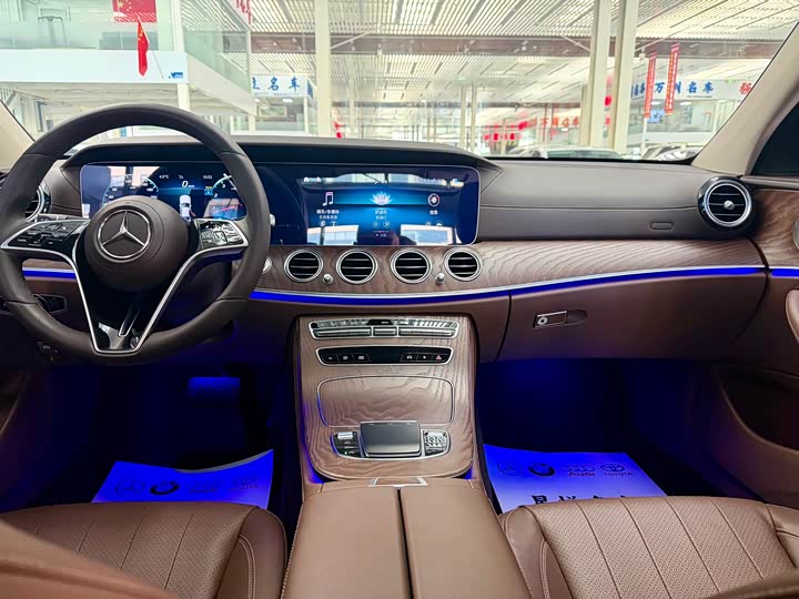 Photo 9 - Mercedes-Benz E-Class