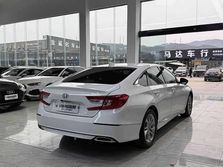 Фото 3 - Honda Accord