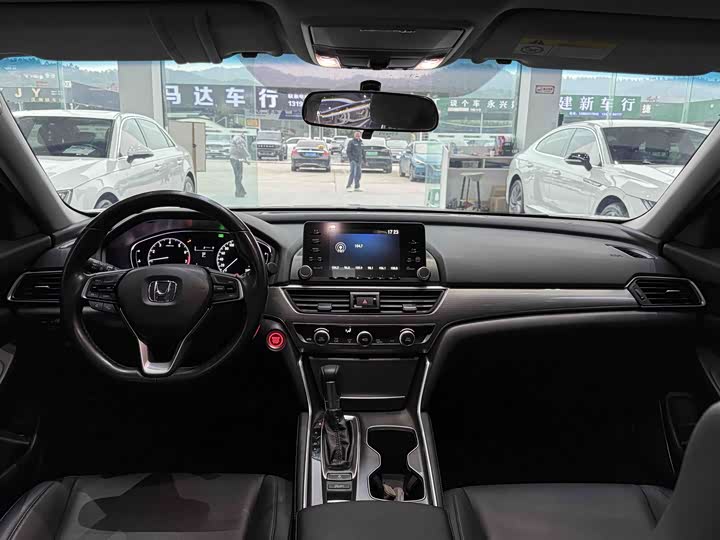 Фото 8 - Honda Accord