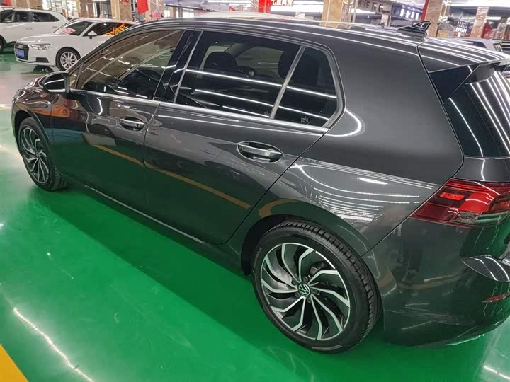 Фото 5 - Volkswagen Golf