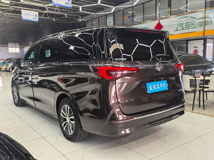 Фото 4 - Buick GL8 ES