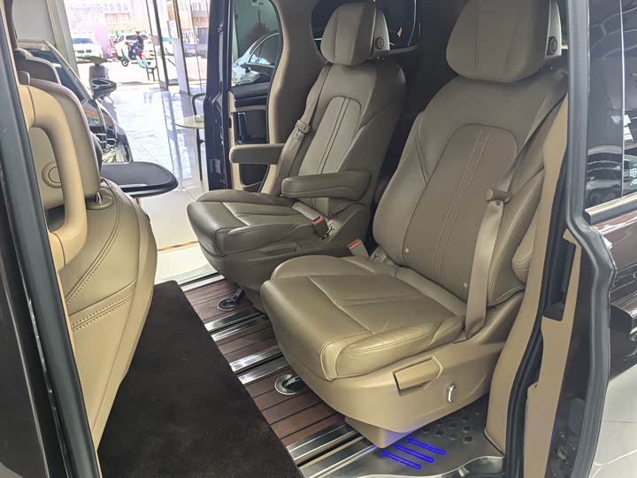 Фото 8 - Buick GL8 ES