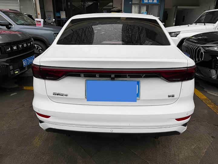 Фото 9 - Geely Emgrand