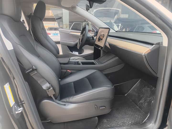 Фото 8 - Tesla Model Y